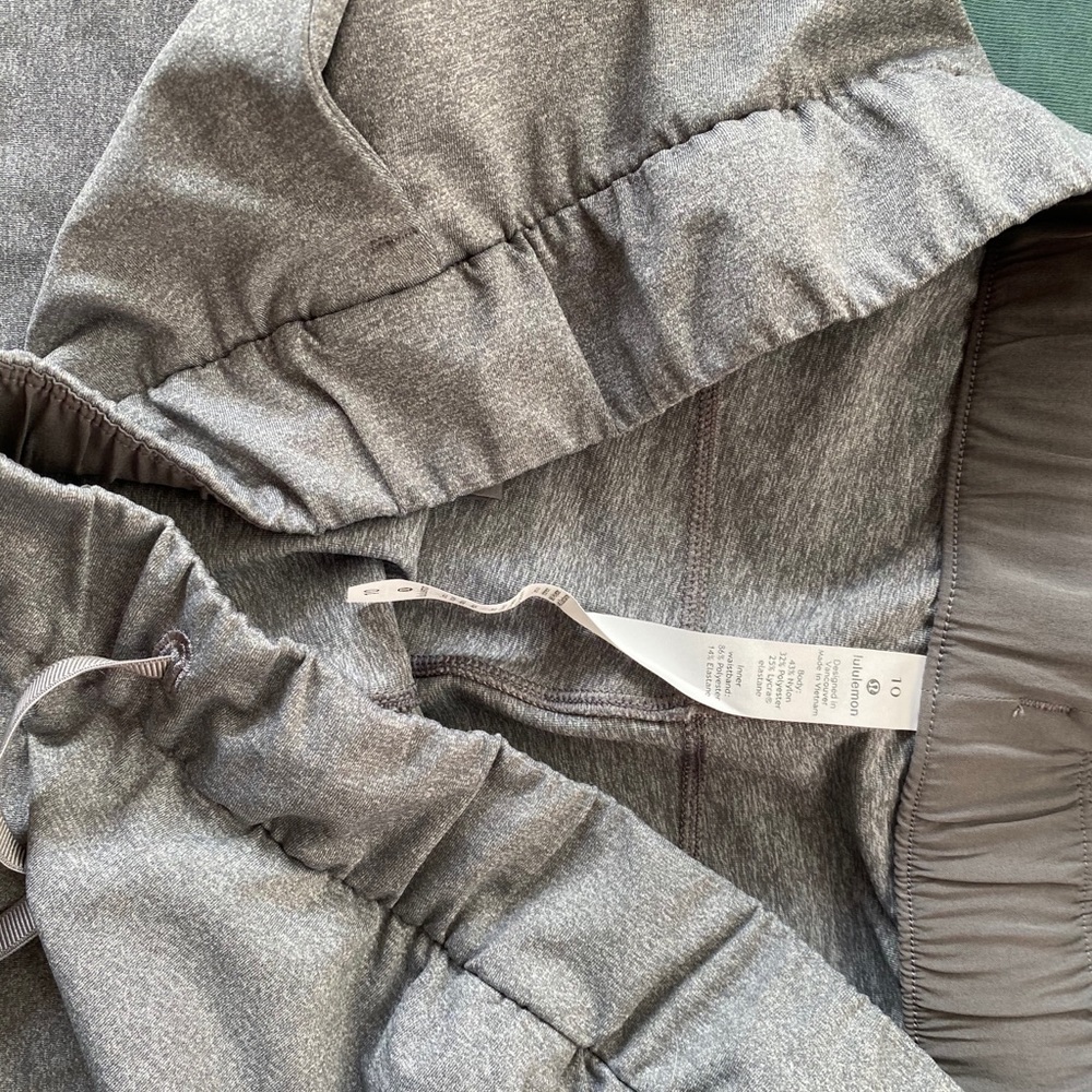 On the Fly 2.5” Lululemon shorts size 10. - Picture 2 of 2